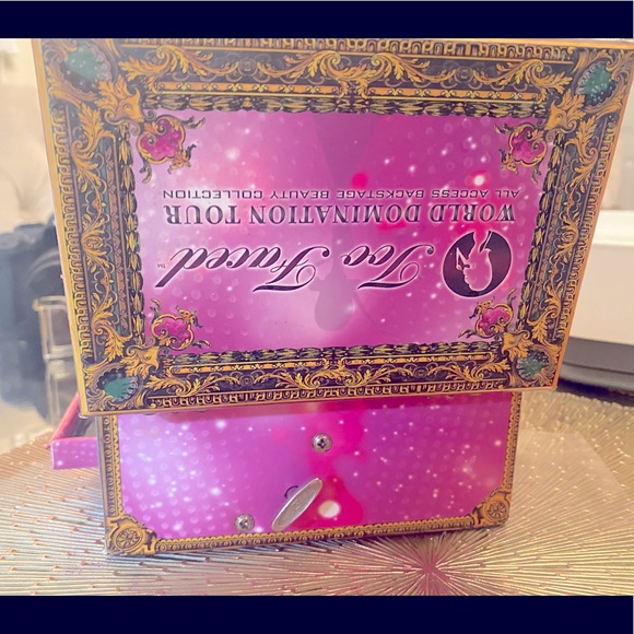 World Domination Tour Too Faced Makeup Palette - Picture 3 of 5